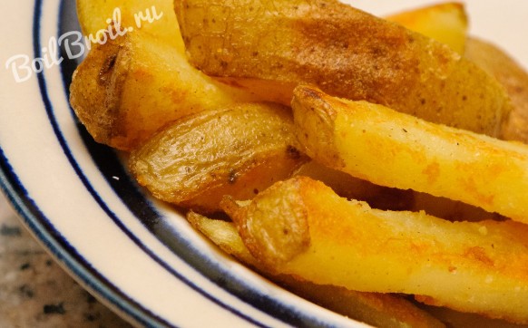 Запеченные картофельные дольки в духовке