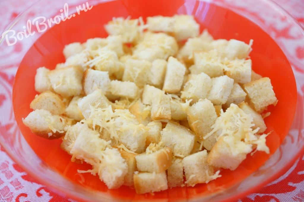 Домашние сухарики с сыром и чесноком