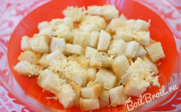 Сухарики с сыром в духовке