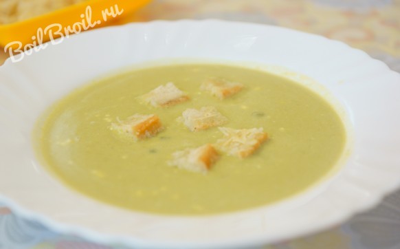 Суп-пюре из зеленого горошка на овощном бульоне
