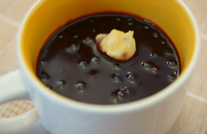 Сладкий суп из черники с клецками