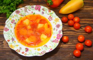 Суп с болгарским перцем и помидорами