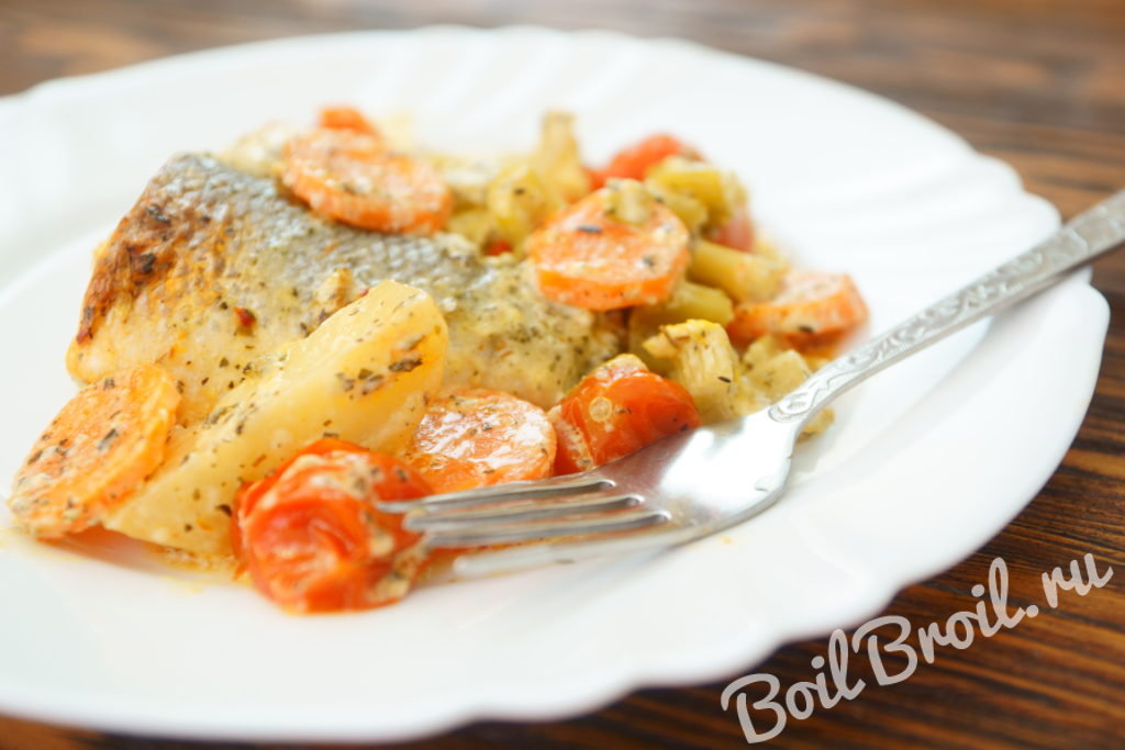 Рыба в духовке с картошкой и овощами - пошаговый рецепт с фото